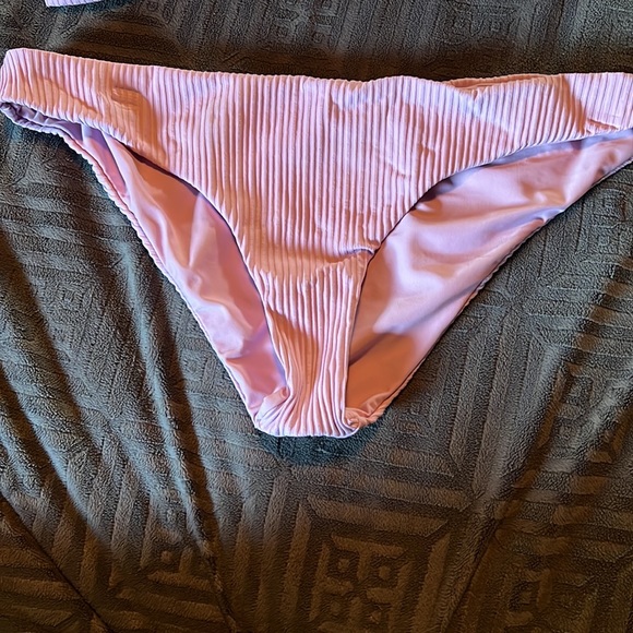 Bikini - Picture 4 of 10